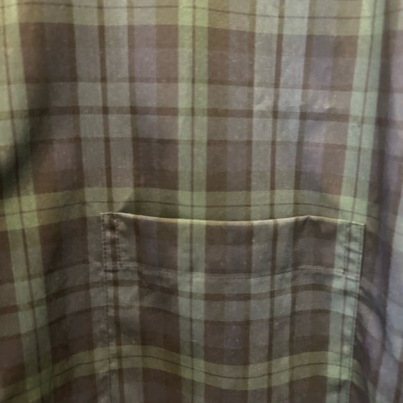 Round Tree and Yorke - Traveler’s Button Down Size 2XT - Picture 2 of 6